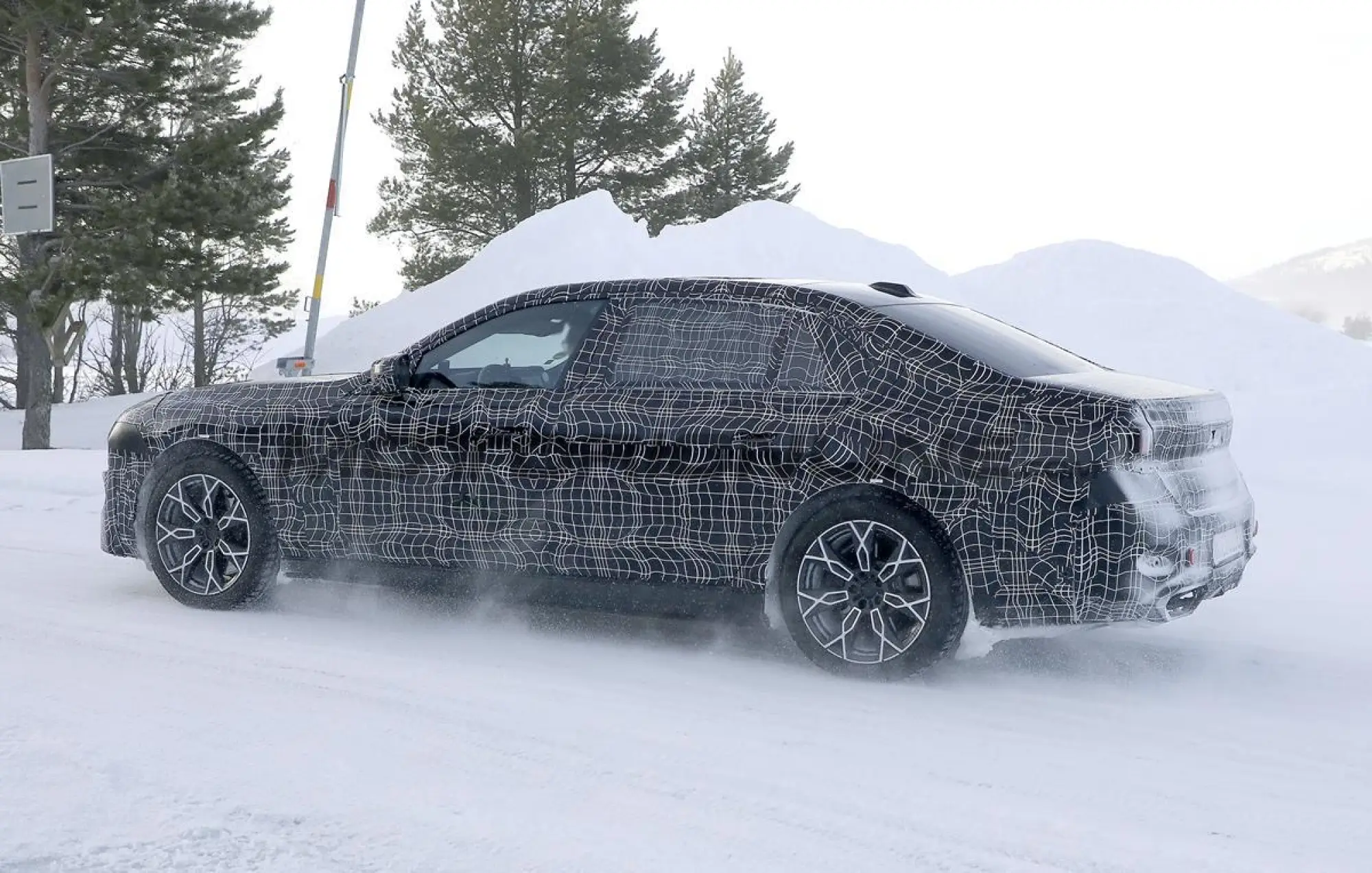 BMW Serie 7 2026 - Foto spia 06-03-2024 - 7