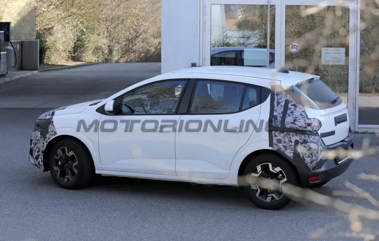 Dacia Sandero 2026 - Foto spia 11-03-2025 - 5