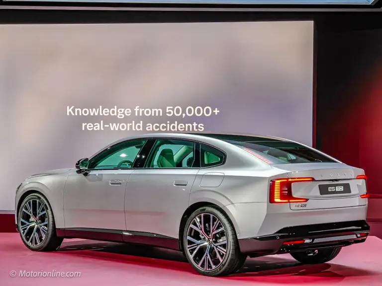 Volvo ES90 2025 - Foto dal vivo - 1