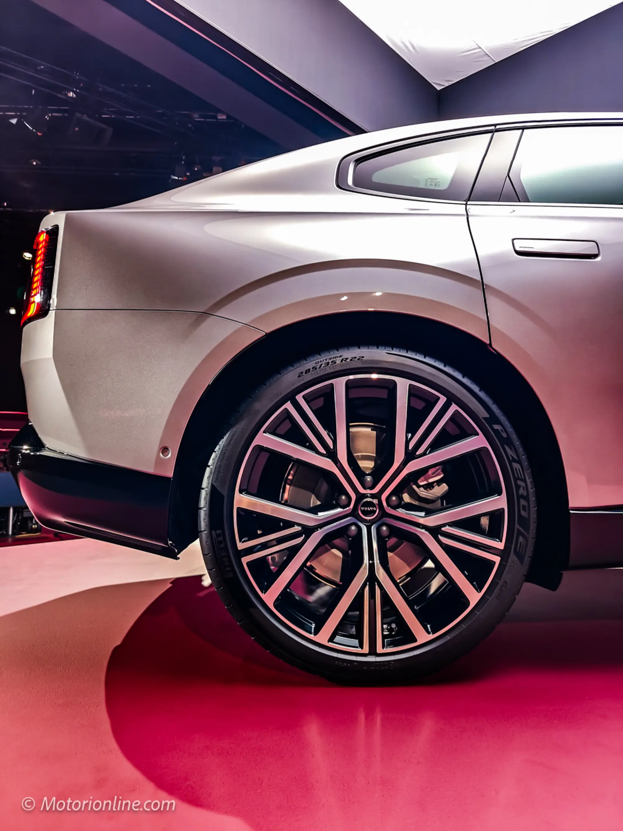Volvo ES90 2025 - Foto dal vivo - 7