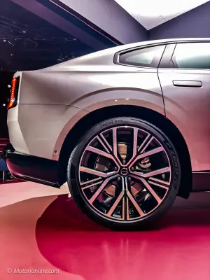 Volvo ES90 2025 - Foto dal vivo - 7