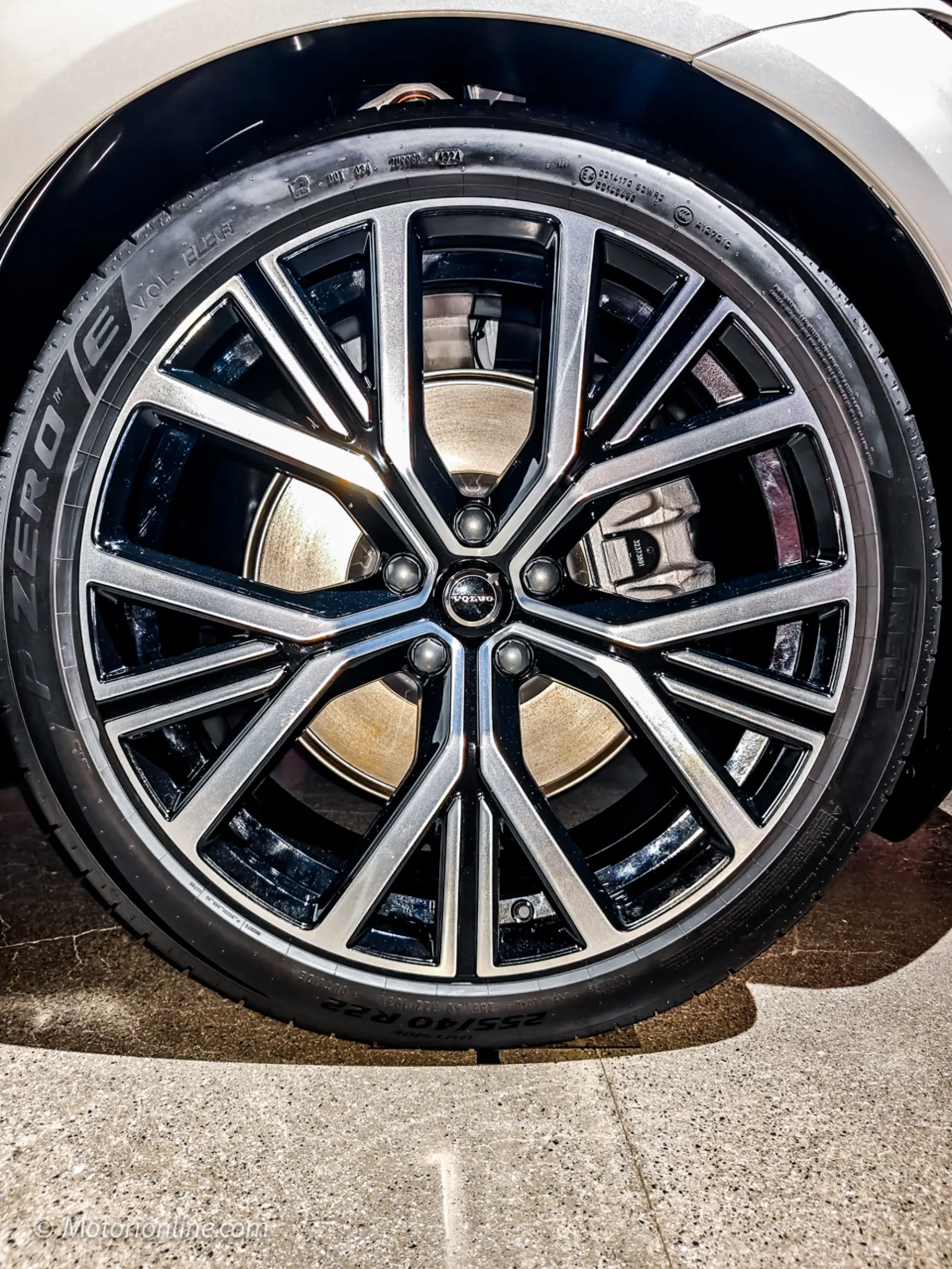 Volvo ES90 2025 - Foto dal vivo - 10