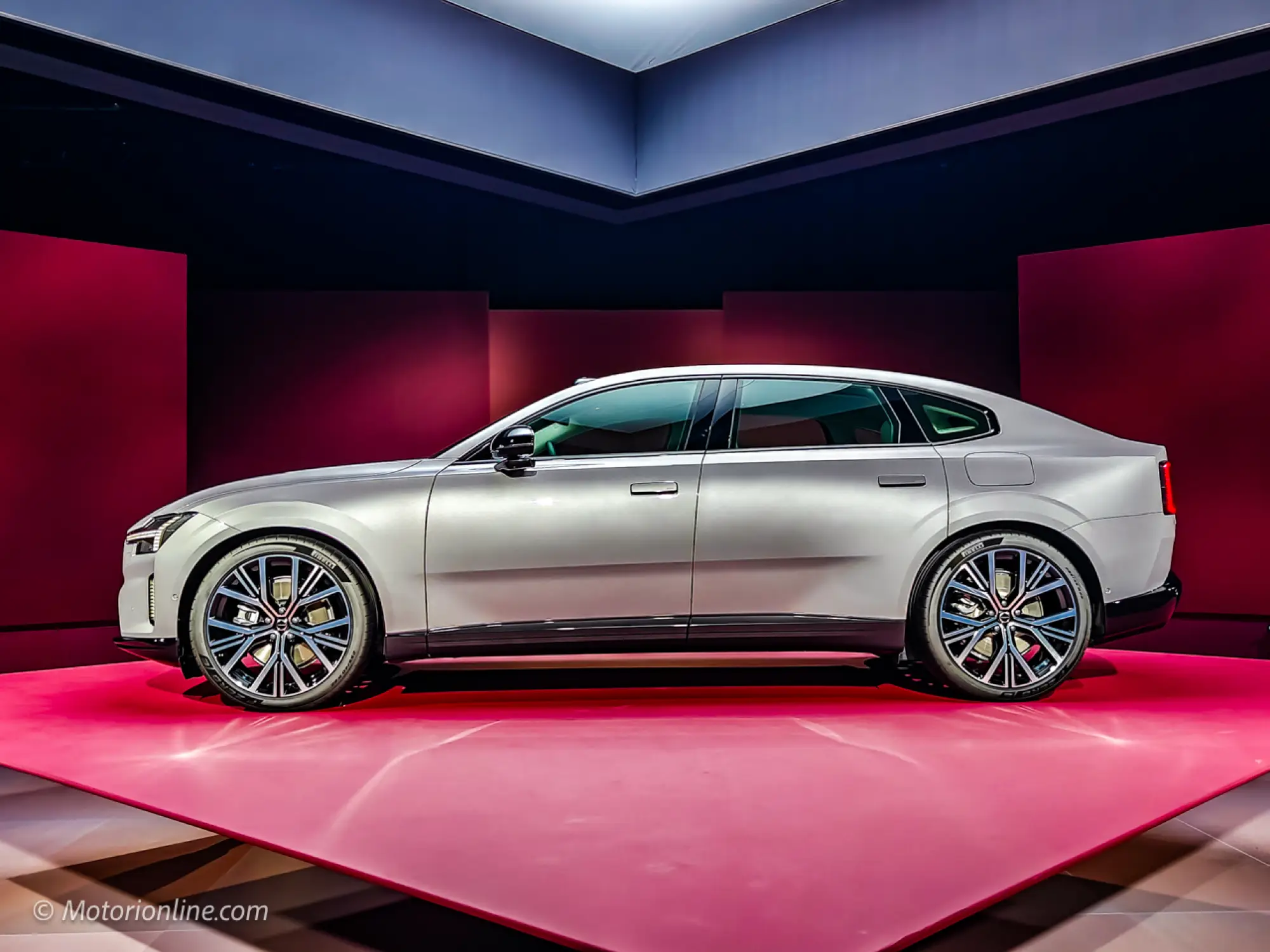 Volvo ES90 2025 - Foto dal vivo - 8