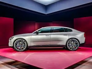 Volvo ES90 2025 - Foto dal vivo - 8