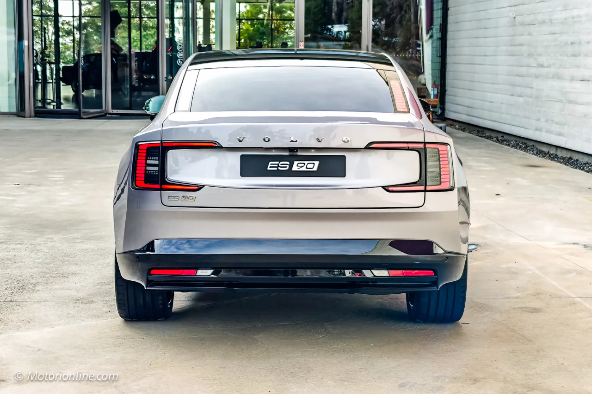 Volvo ES90 2025 - Foto dal vivo - 12