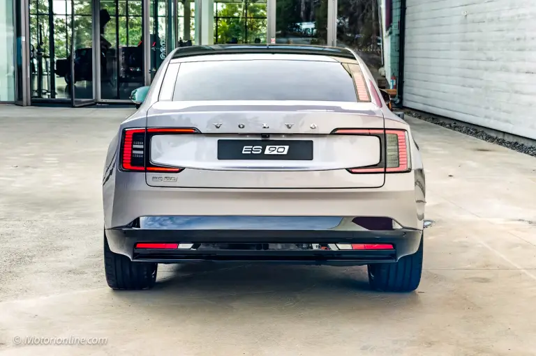 Volvo ES90 2025 - Foto dal vivo - 12
