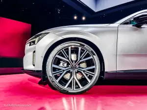 Volvo ES90 2025 - Foto dal vivo - 14
