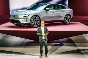 Volvo ES90 2025 - Foto dal vivo - 16