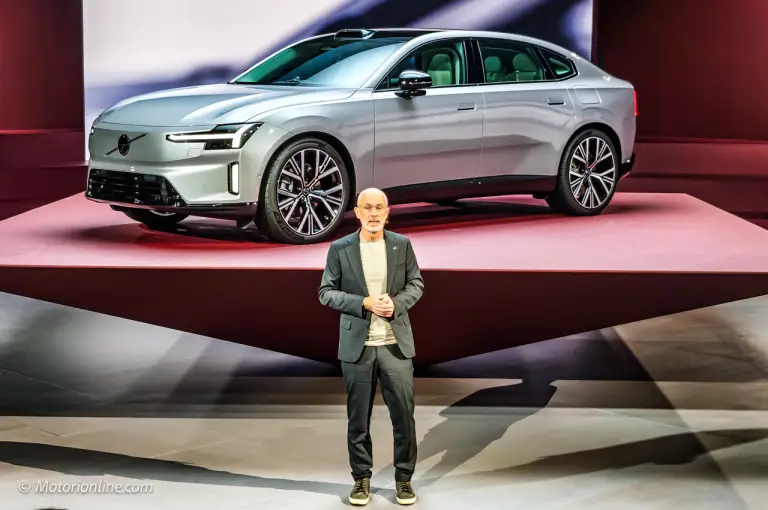 Volvo ES90 2025 - Foto dal vivo - 16