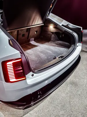 Volvo ES90 2025 - Foto dal vivo - 18
