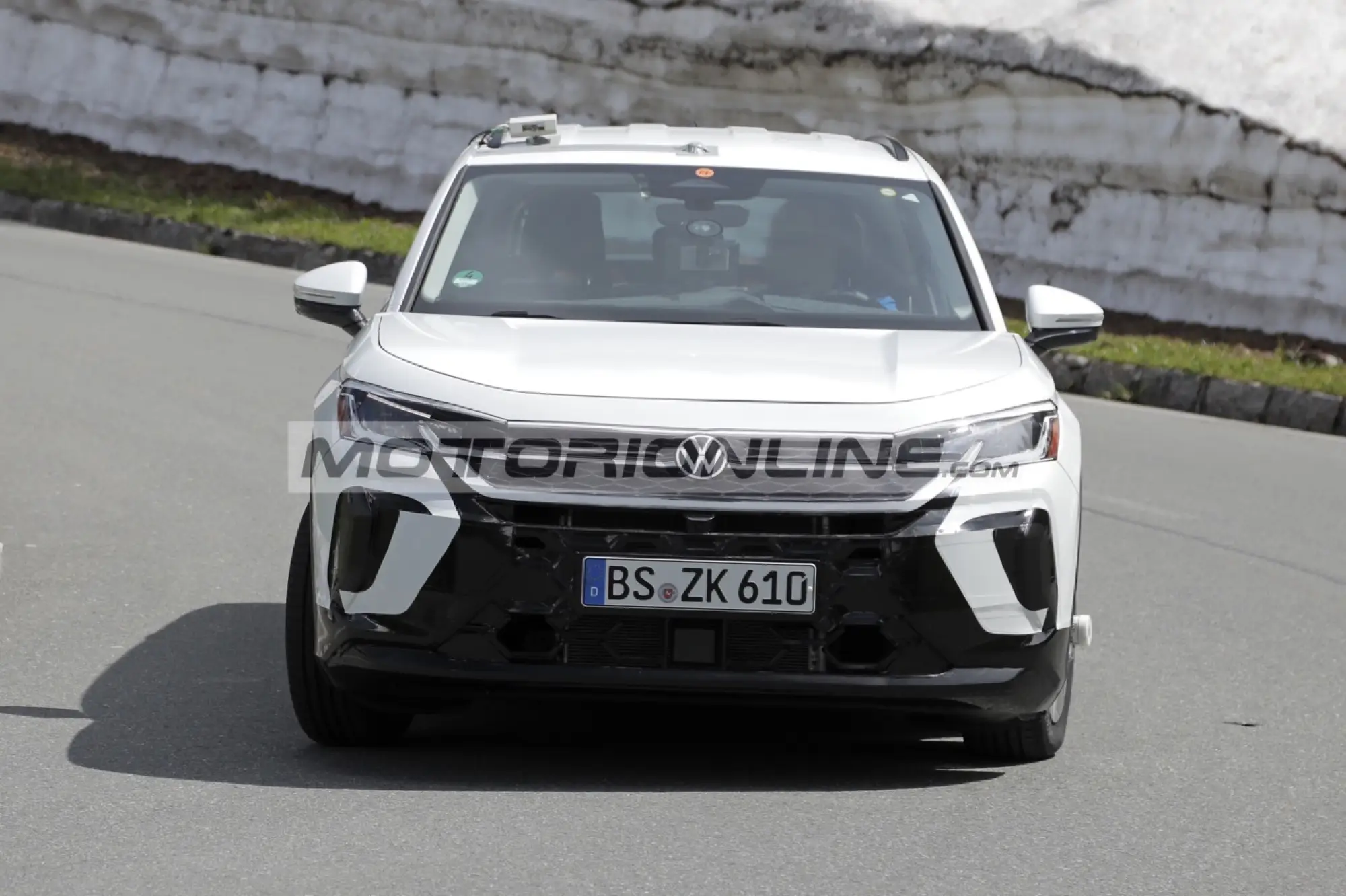 Volkswagen T-Roc - Foto spia 18-3-2025 - 4