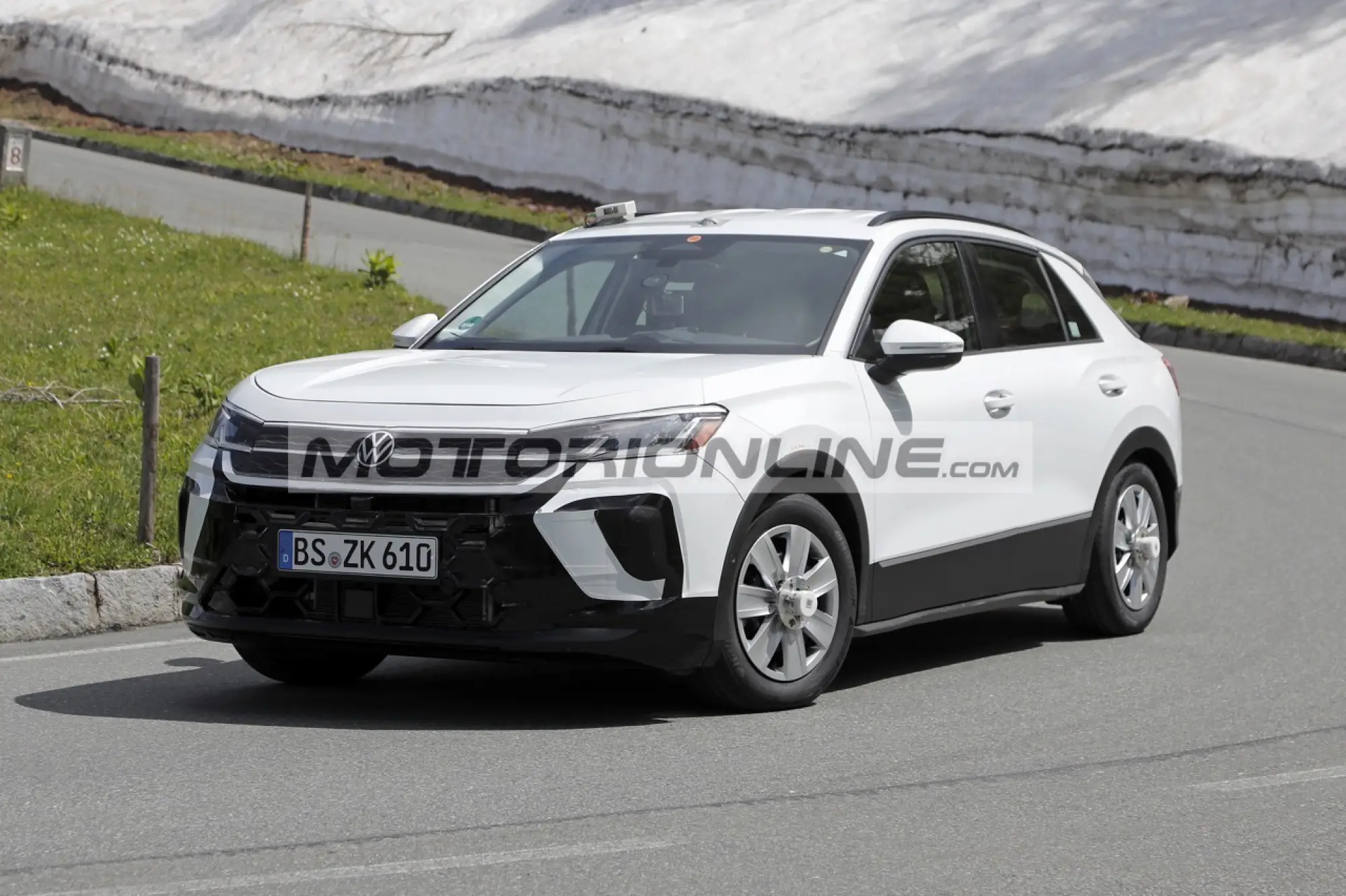Volkswagen T-Roc - Foto spia 18-3-2025 - 2