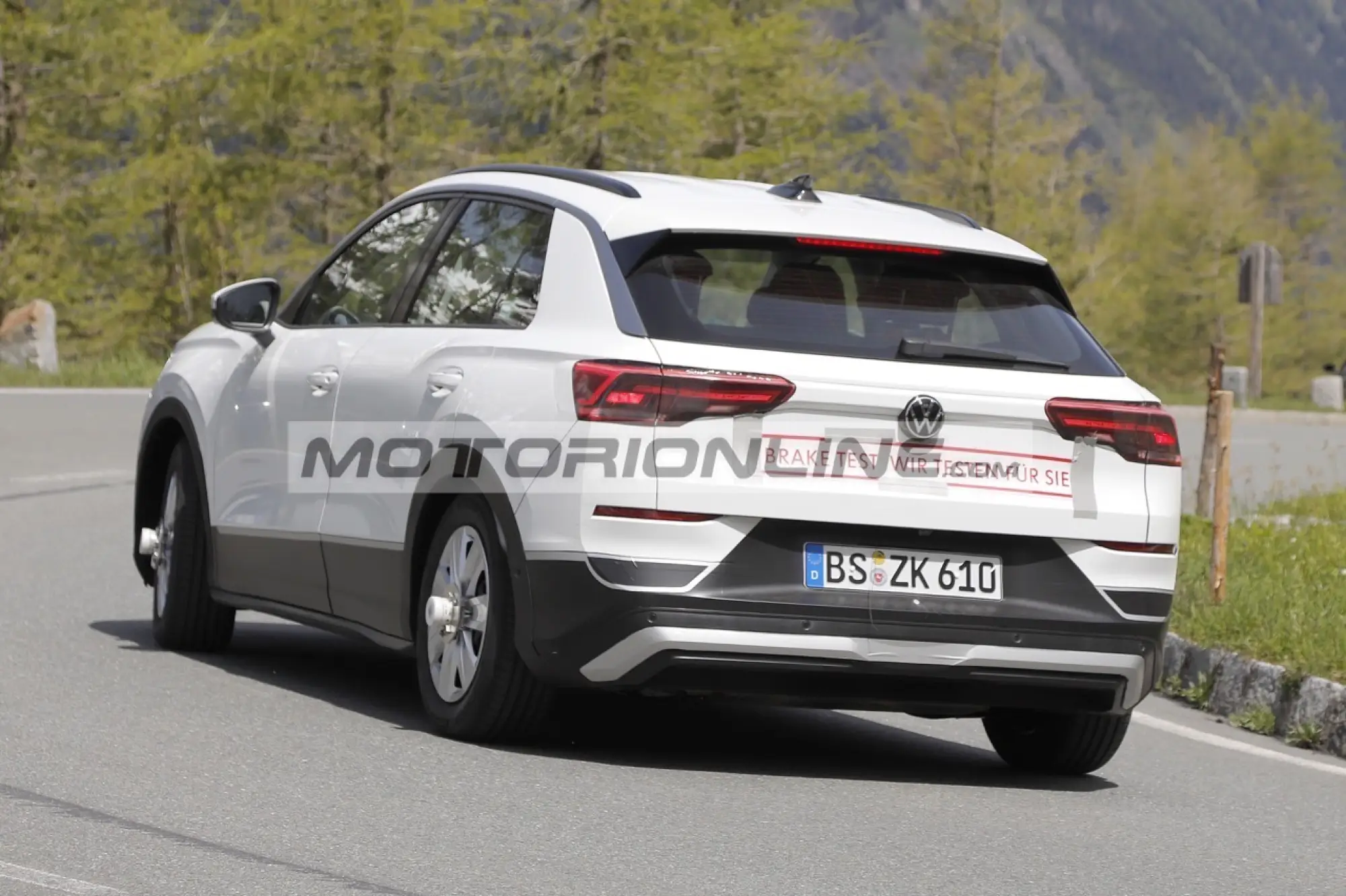 Volkswagen T-Roc - Foto spia 18-3-2025 - 8