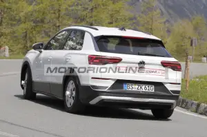 Volkswagen T-Roc - Foto spia 18-3-2025