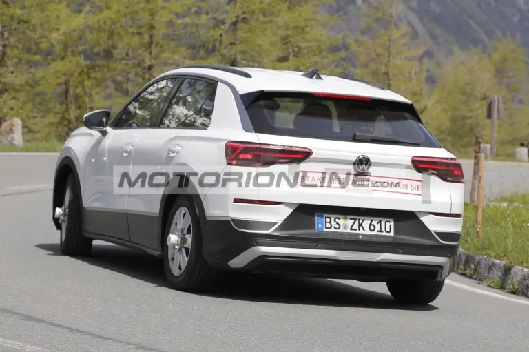 Volkswagen T-Roc - Foto spia 18-3-2025 - 8