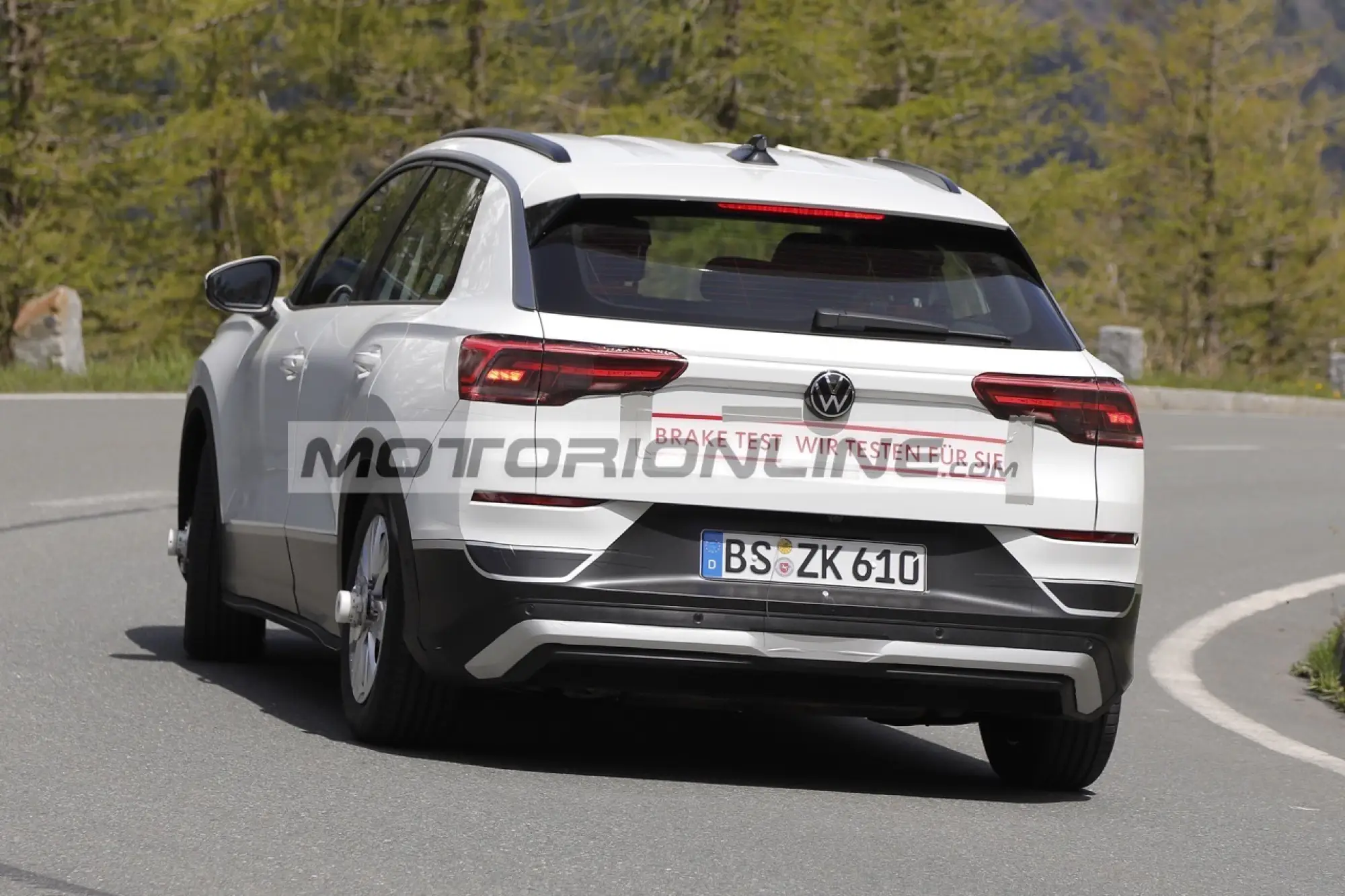 Volkswagen T-Roc - Foto spia 18-3-2025 - 9