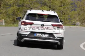 Volkswagen T-Roc - Foto spia 18-3-2025