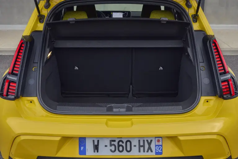 Renault 5 E-Tech 2025 caratteristiche - 3