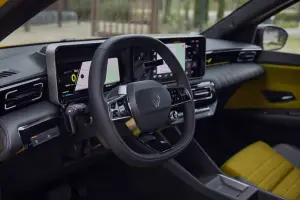 Renault 5 E-Tech 2025 caratteristiche