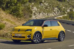 Renault 5 E-Tech 2025 caratteristiche