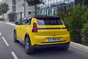 Renault 5 E-Tech 2025 caratteristiche