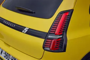 Renault 5 E-Tech 2025 caratteristiche