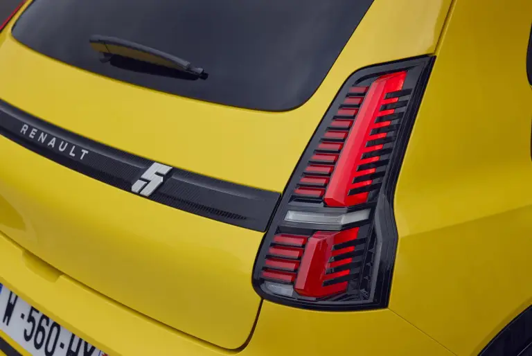 Renault 5 E-Tech 2025 caratteristiche - 2