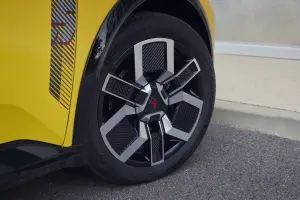 Renault 5 E-Tech 2025 caratteristiche