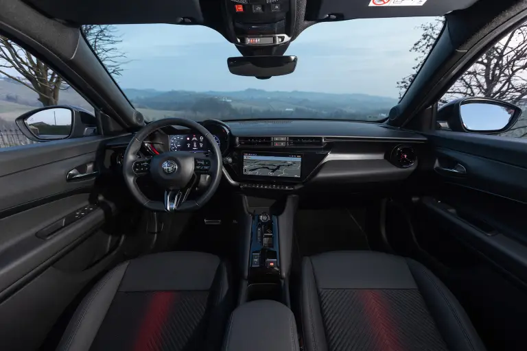 Alfa Romeo Junior Q4 2025 - 6