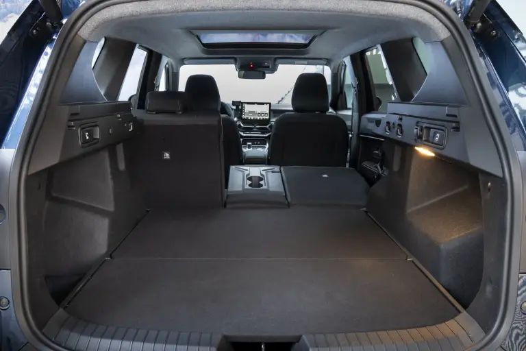 Dacia Bigster 2025: foto, prezzo, dimensioni, allestimenti - 12