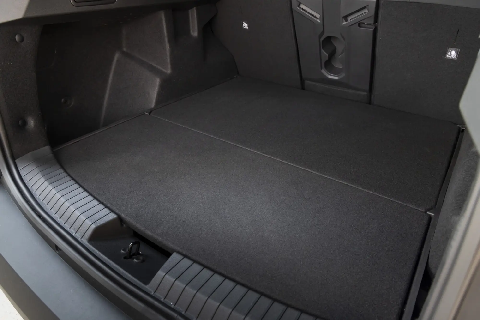 Dacia Bigster 2025: foto, prezzo, dimensioni, allestimenti - 9