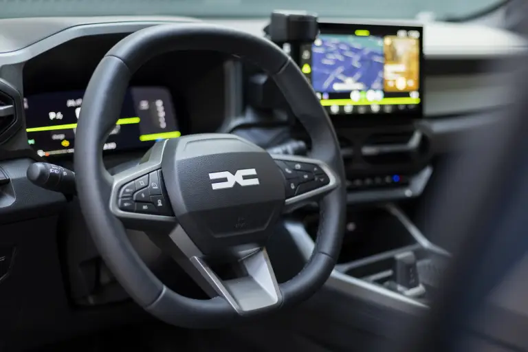 Dacia Bigster 2025: foto, prezzo, dimensioni, allestimenti - 4
