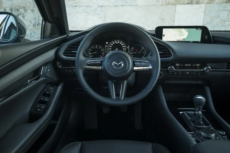 Mazda 3 2025: prezzo, foto, dimensioni, allestimenti - 1