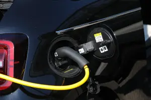 Fiat 500e Cabrio 2025: foto, prezzo, dimensioni, allestimenti