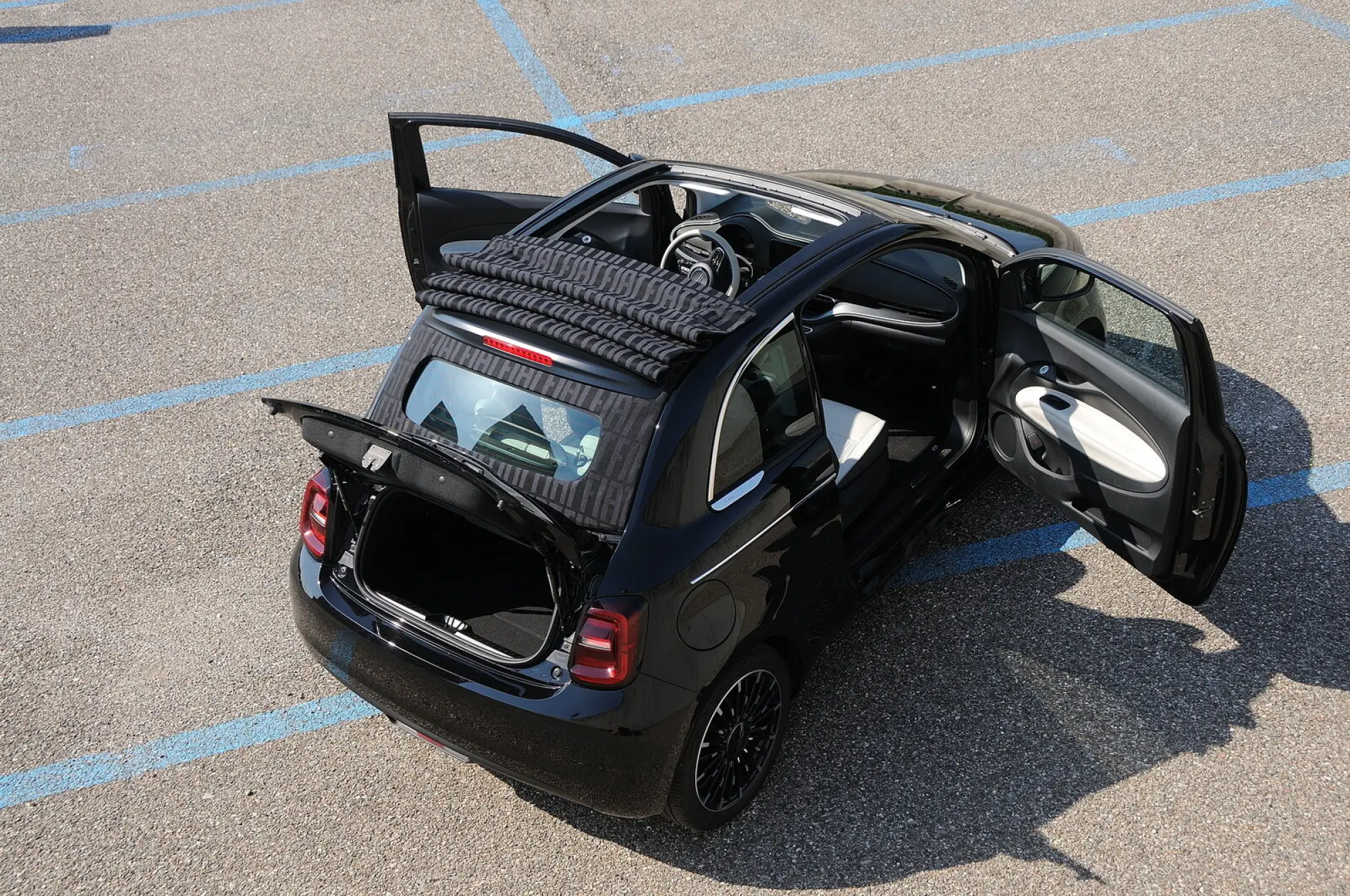 Fiat 500e Cabrio 2025: foto, prezzo, dimensioni, allestimenti - 2