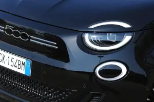 Fiat 500e Cabrio 2025: foto, prezzo, dimensioni, allestimenti