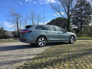 Volkswagen Passat Variant 2025 come va - 4