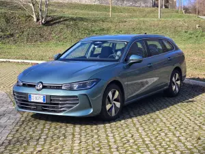 Volkswagen Passat Variant 2025 come va - 10