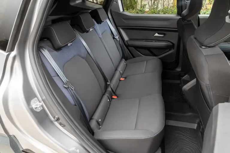Dacia Duster 2025: prezzo, foto, dimensioni, interni - 1