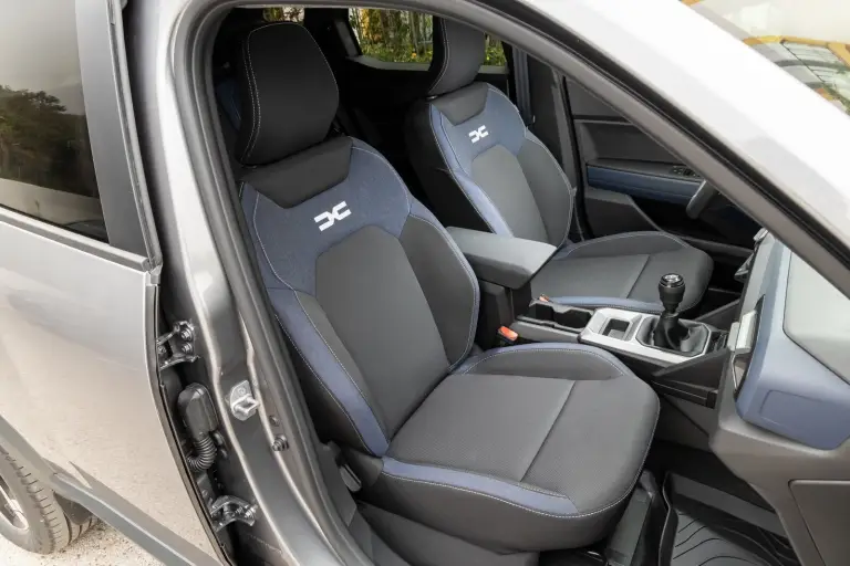 Dacia Duster 2025: prezzo, foto, dimensioni, interni - 9