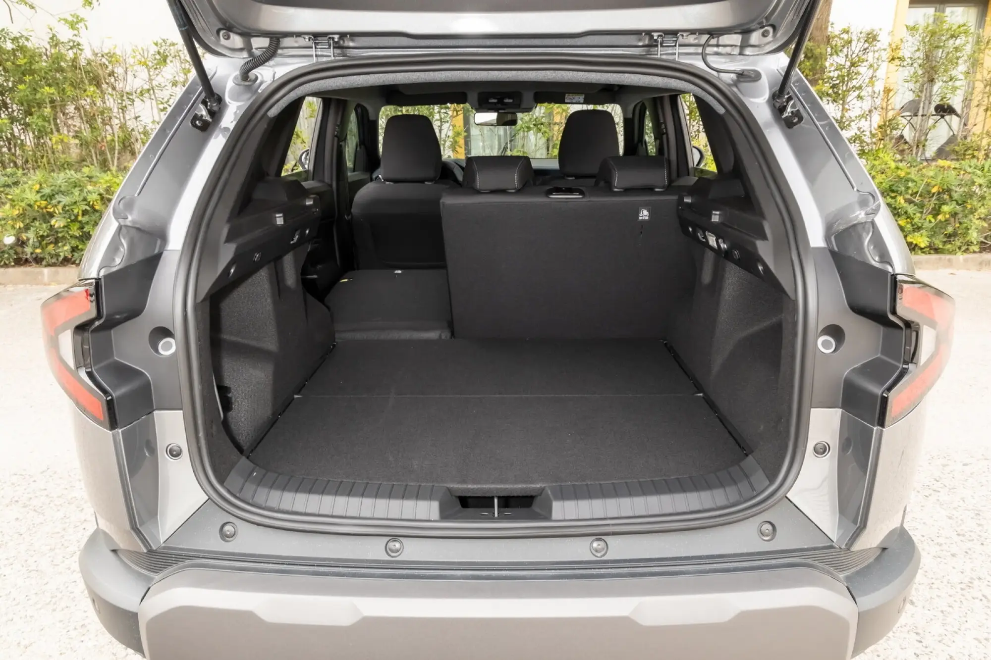 Dacia Duster 2025: prezzo, foto, dimensioni, interni - 8