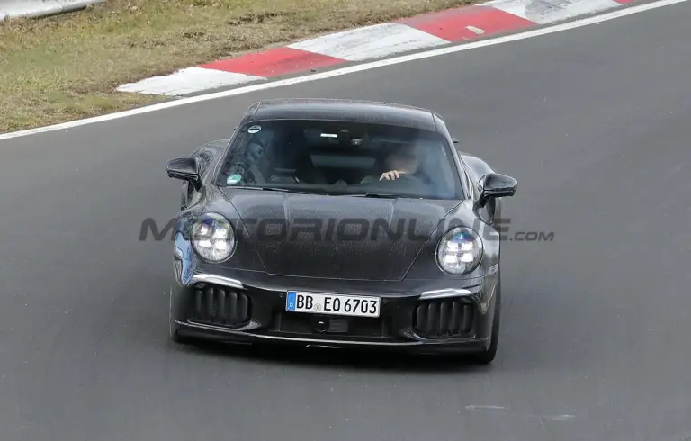 Porsche 911 Turbo S 2026 - Foto spia 25-03-2025 - 2