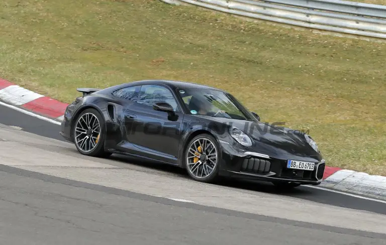 Porsche 911 Turbo S 2026 - Foto spia 25-03-2025 - 10