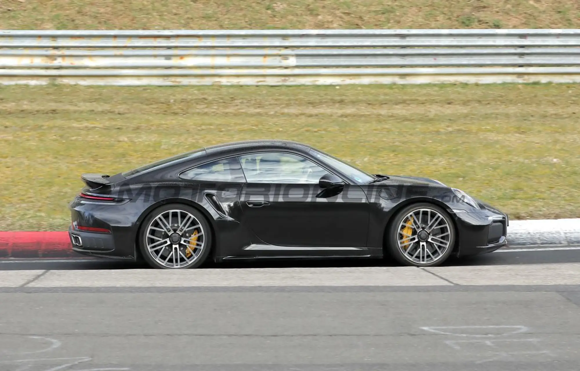 Porsche 911 Turbo S 2026 - Foto spia 25-03-2025 - 5