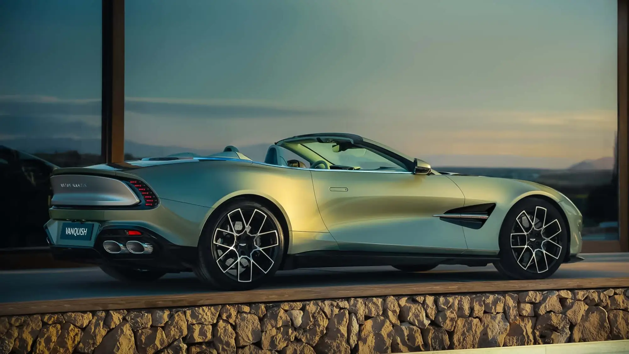 Aston Martin Vanquish Volante - 18