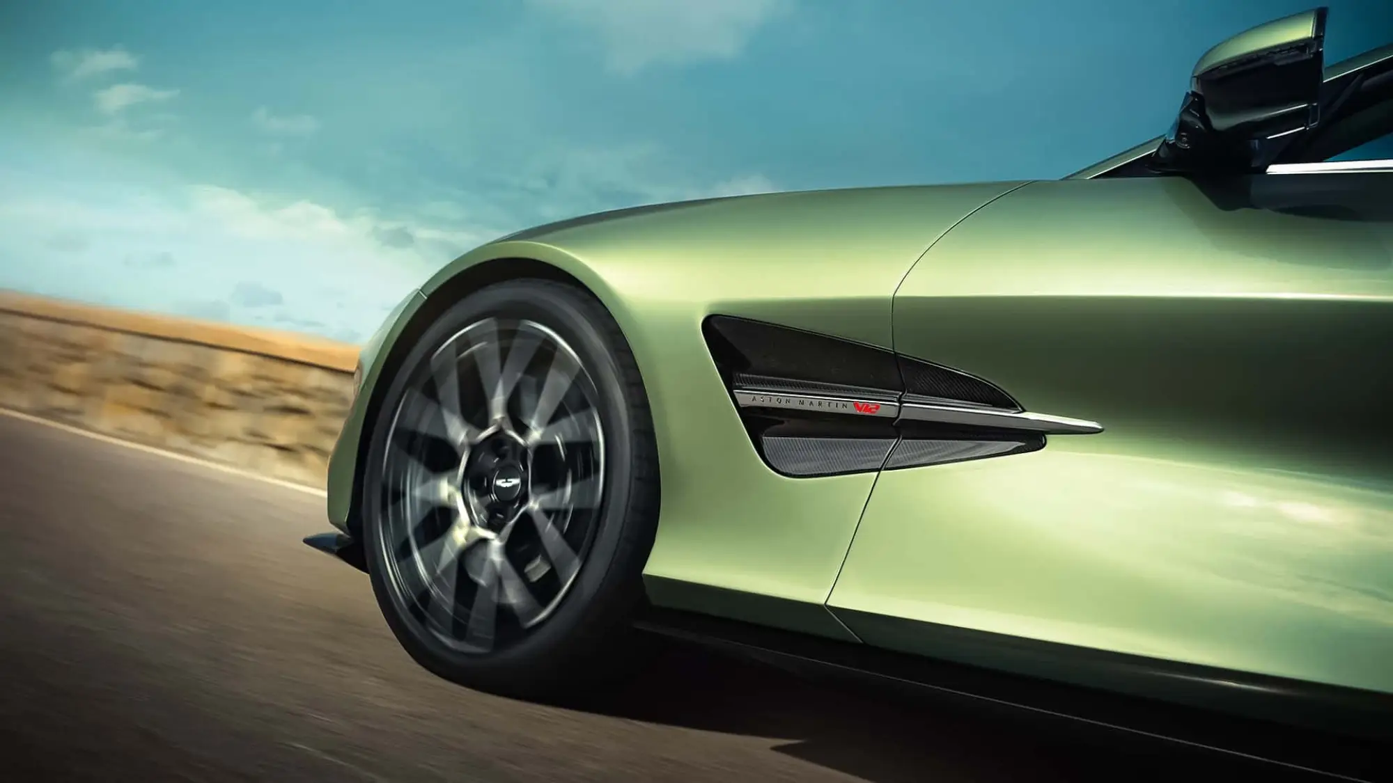 Aston Martin Vanquish Volante - 15