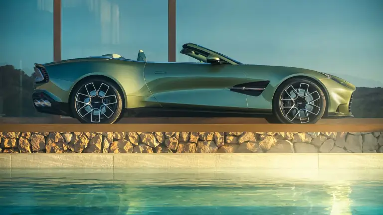 Aston Martin Vanquish Volante - 4