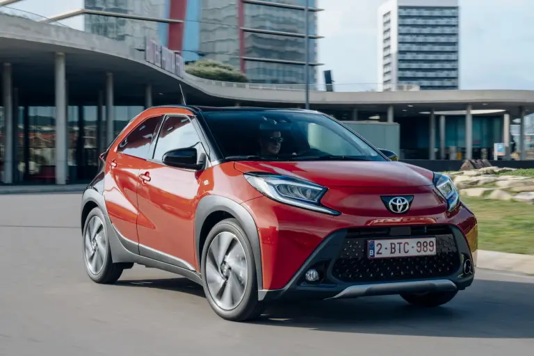 Toyota Aygo X 2025: foto, prezzo, allestimenti, dimensioni - 7