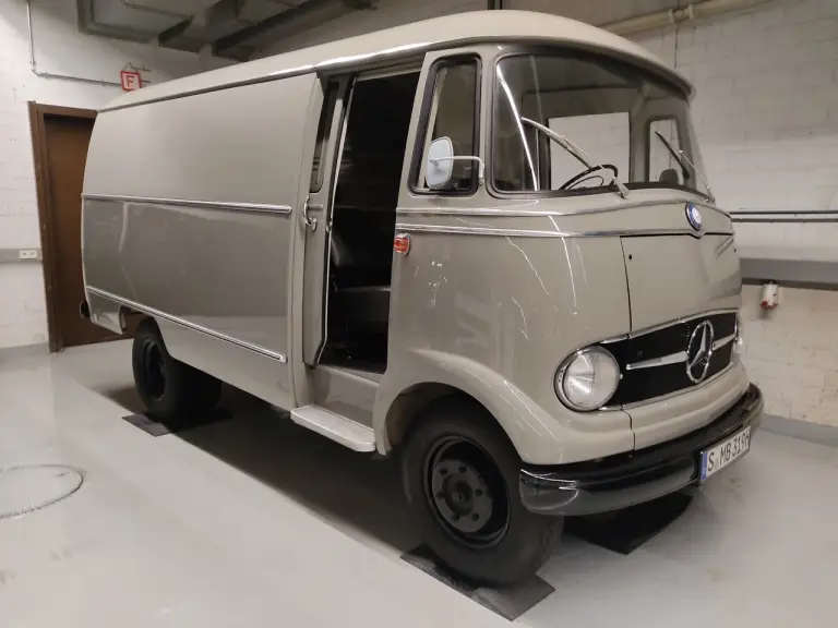 Mercedes Sprinter - 30 anni a Stoccarda - 22