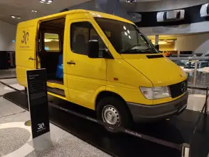 Mercedes Sprinter - 30 anni a Stoccarda - 40